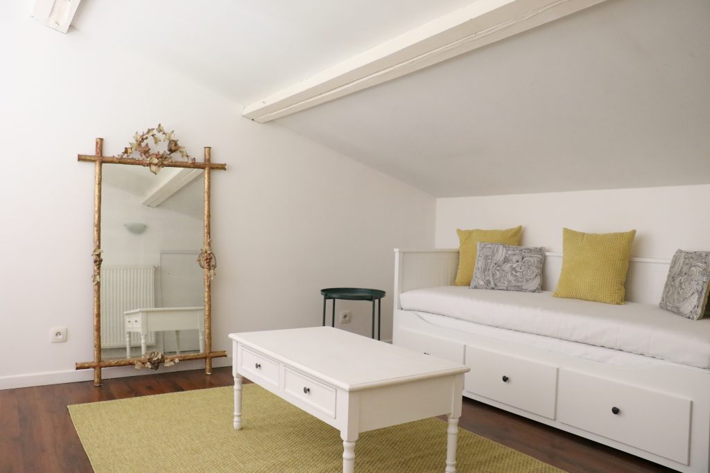 Espace nuit du grand appartement lumineux proche de Bordeaux dans l'entre deux mers, à Camblanes et Meynac