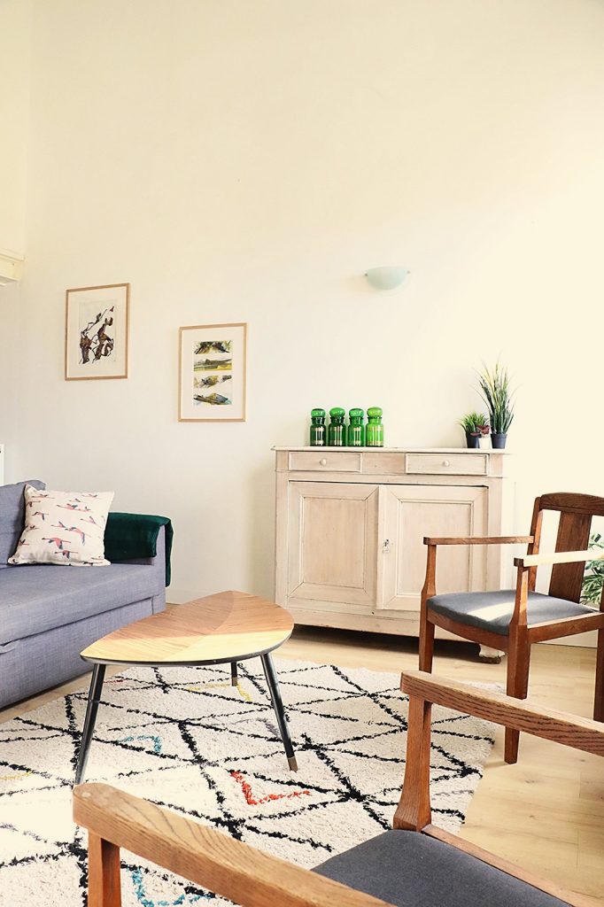 Salon du grand appartement lumineux proche de Bordeaux dans l'entre deux mers, à Camblanes et Meynac