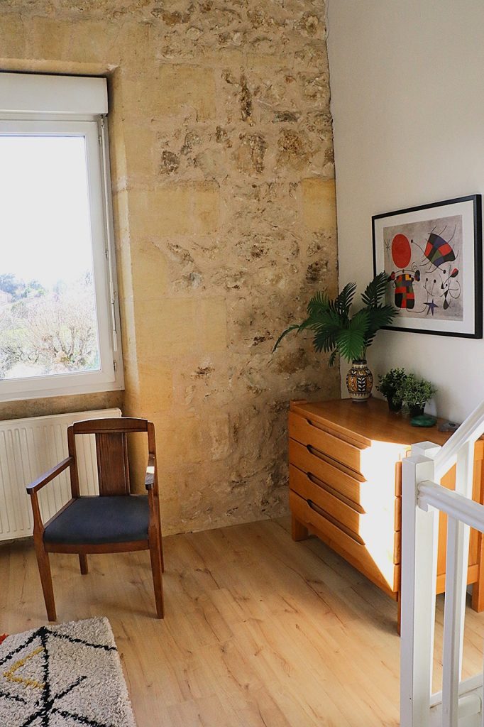 Salon du grand appartement lumineux proche de Bordeaux dans l'entre deux mers, à Camblanes et Meynac