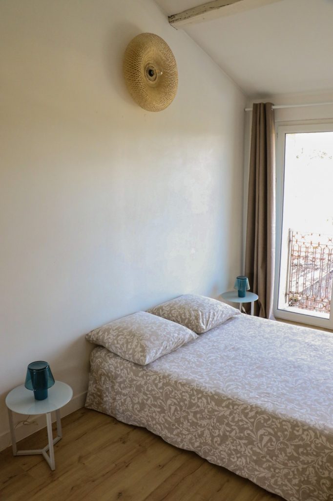 Espace nuit du grand appartement lumineux proche de Bordeaux dans l'entre deux mers, à Camblanes et Meynac